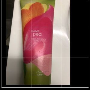 🥰FREE w/purchase over 10$ Sweet pea bath &body